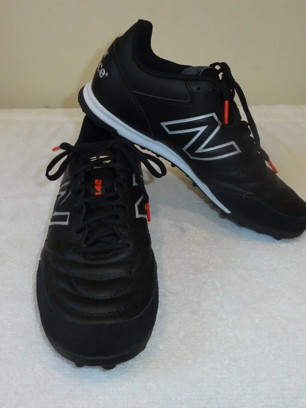 New Balance 442 V2 Turf Black Men’s Size 9W - 2E EXCELLENT CONDITION!